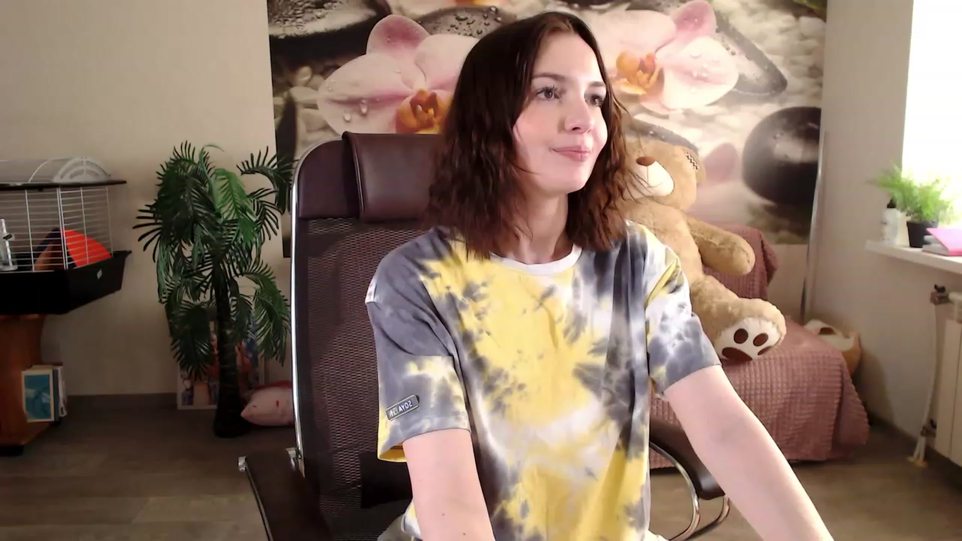 Gallery image thumbnail from HoneyIAmHome's myfreecams stream on, 04/06/2023, 08:29 image 20 of 20