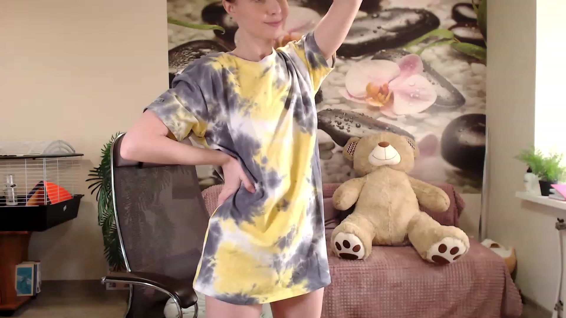 Gallery image thumbnail from HoneyIAmHome's myfreecams stream on, 04/06/2023, 08:29 image 14 of 20
