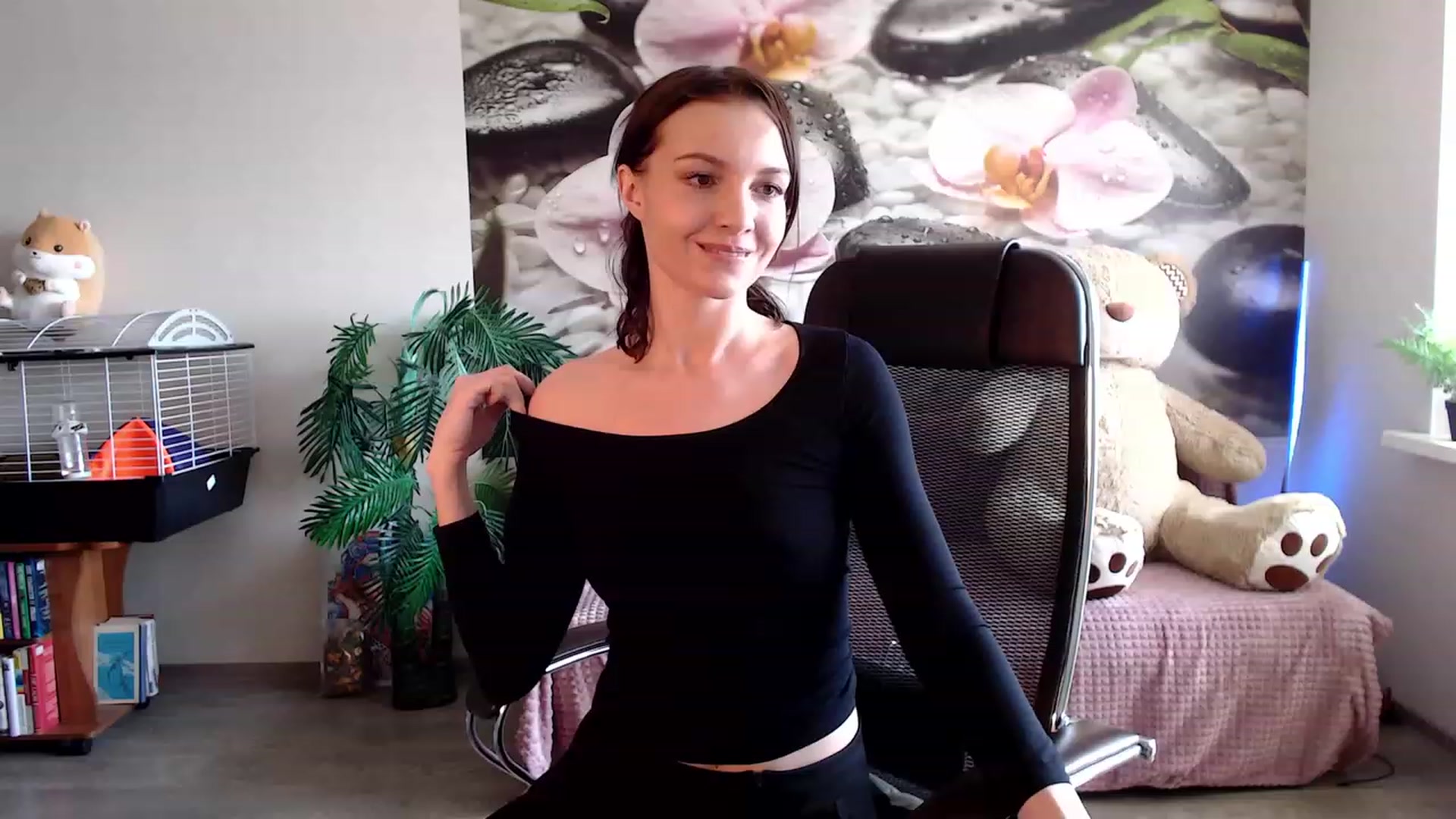 Gallery image thumbnail from HoneyIAmHome's myfreecams stream on, 04/09/2023, 04:59 image 3 of 20
