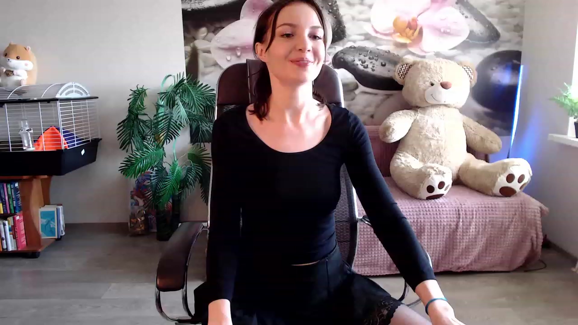 Gallery image thumbnail from HoneyIAmHome's myfreecams stream on, 04/09/2023, 04:59 image 2 of 20