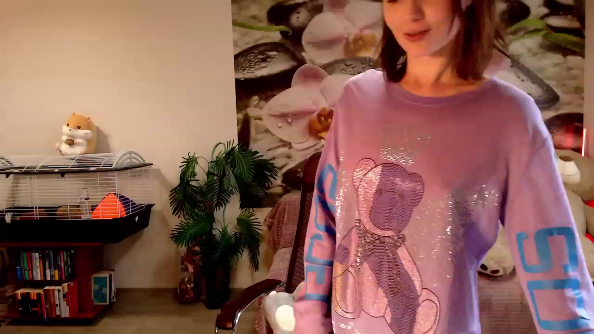 Gallery image thumbnail from HoneyIAmHome's myfreecams stream on, 04/09/2023, 09:06 image 7 of 20