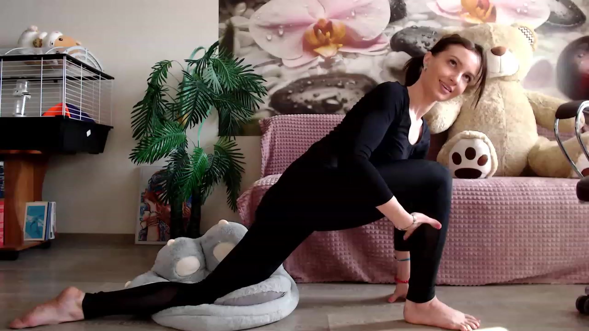 Gallery image thumbnail from HoneyIAmHome's myfreecams stream on, 04/10/2023, 08:08 image 9 of 20