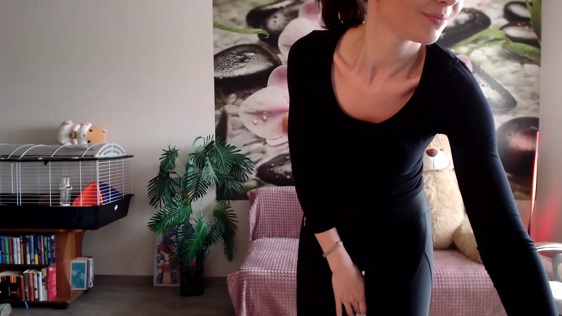 Gallery image thumbnail from HoneyIAmHome's myfreecams stream on, 04/10/2023, 08:08 image 8 of 20