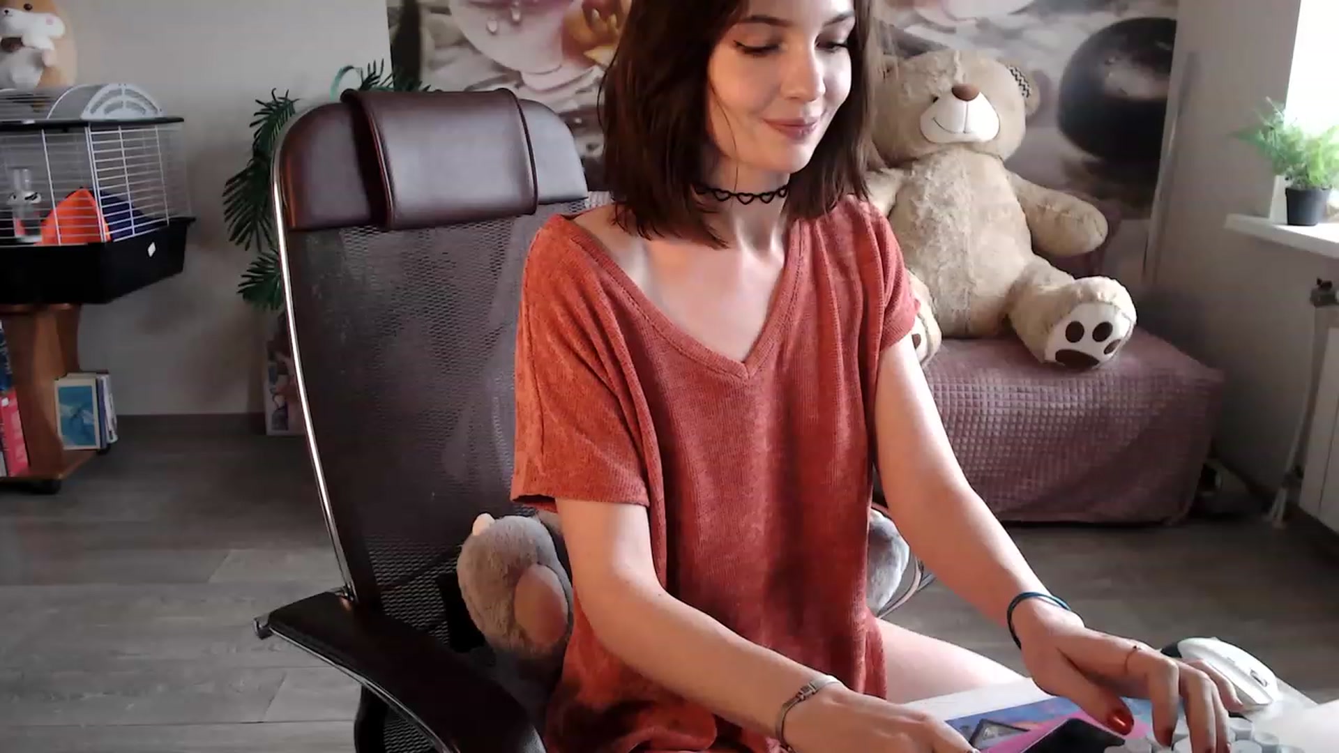 Gallery image thumbnail from HoneyIAmHome's myfreecams stream on, 04/13/2023, 08:09 image 10 of 20