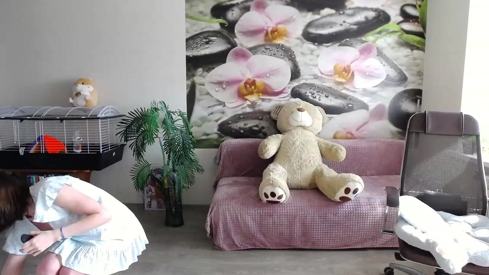Gallery image thumbnail from HoneyIAmHome's myfreecams stream on, 04/15/2023, 07:51 image 2 of 20