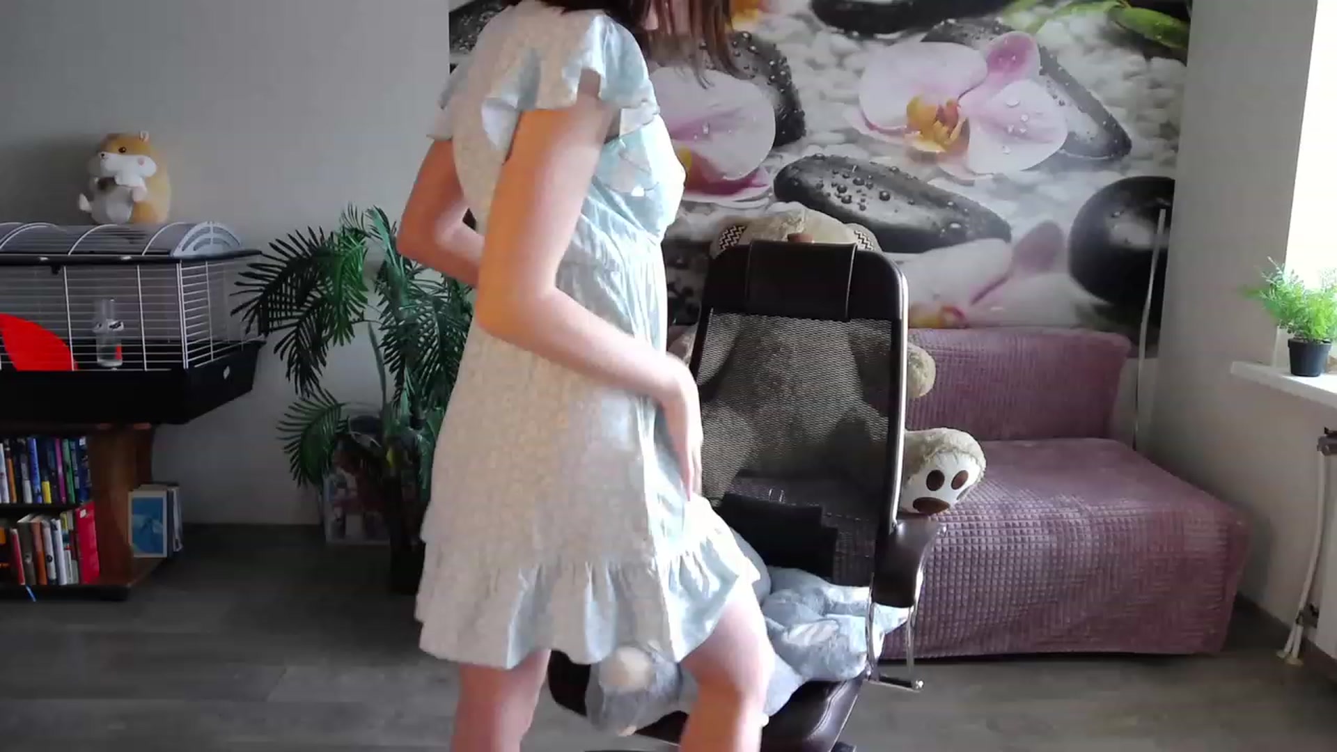 Gallery image thumbnail from HoneyIAmHome's myfreecams stream on, 04/15/2023, 07:51 image 5 of 20