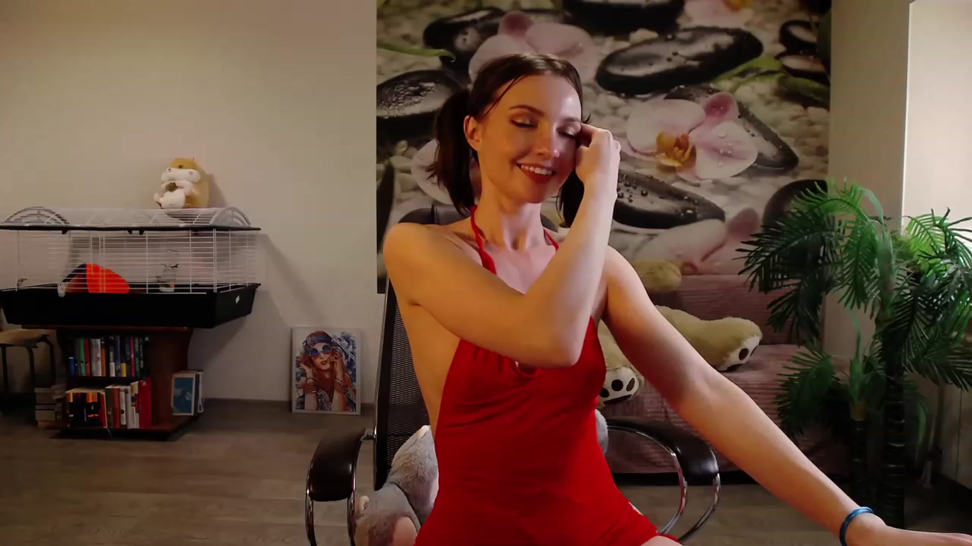 Gallery image thumbnail from HoneyIAmHome's myfreecams stream on, 04/16/2023, 09:13 image 2 of 20