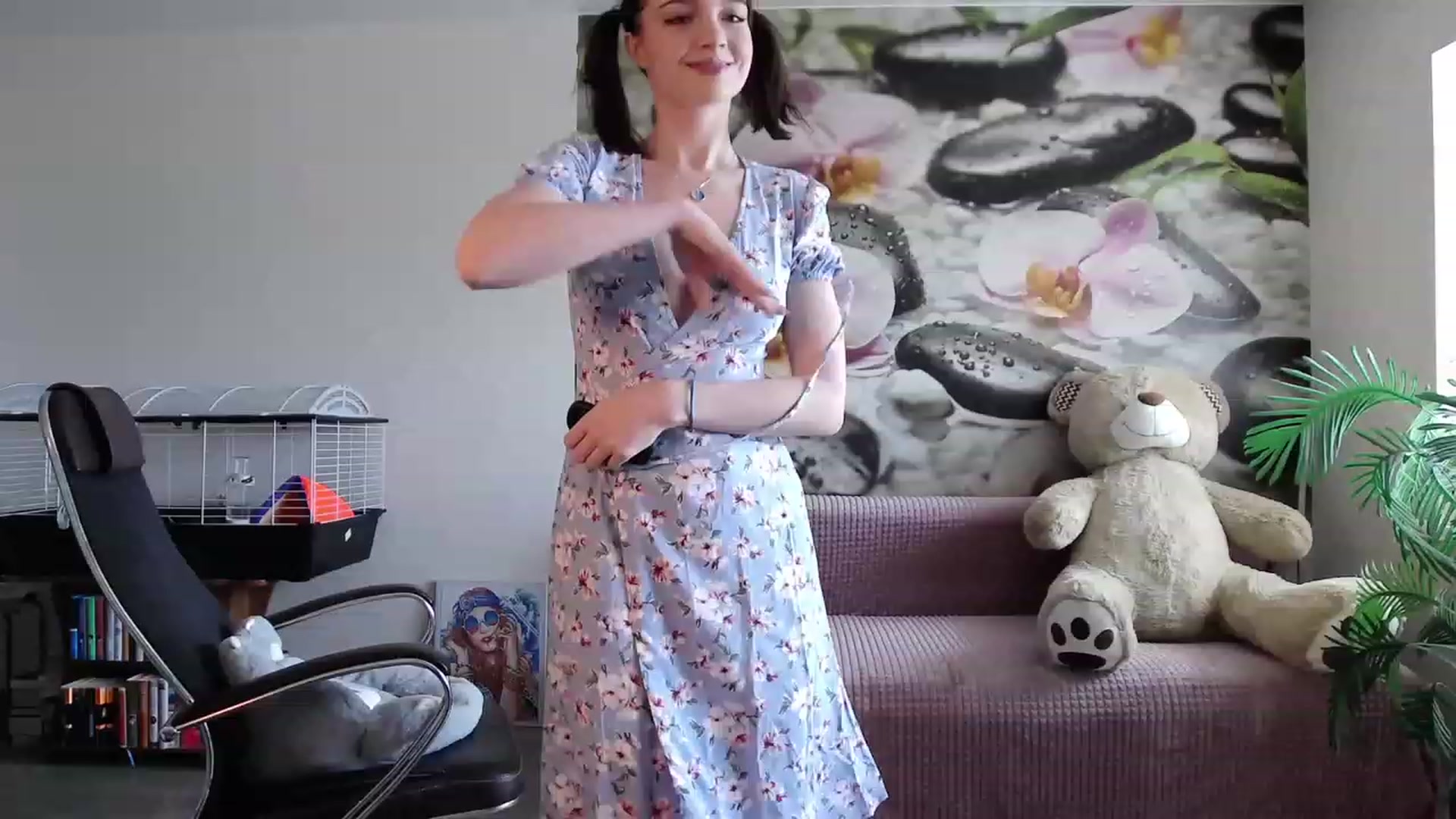Gallery image thumbnail from HoneyIAmHome's myfreecams stream on, 04/17/2023, 04:37 image 2 of 20