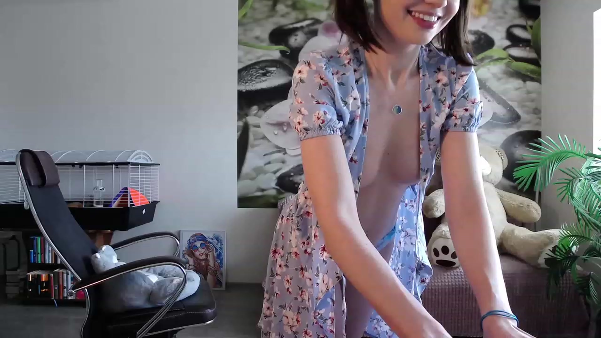 Gallery image thumbnail from HoneyIAmHome's myfreecams stream on, 04/17/2023, 04:37 image 1 of 20