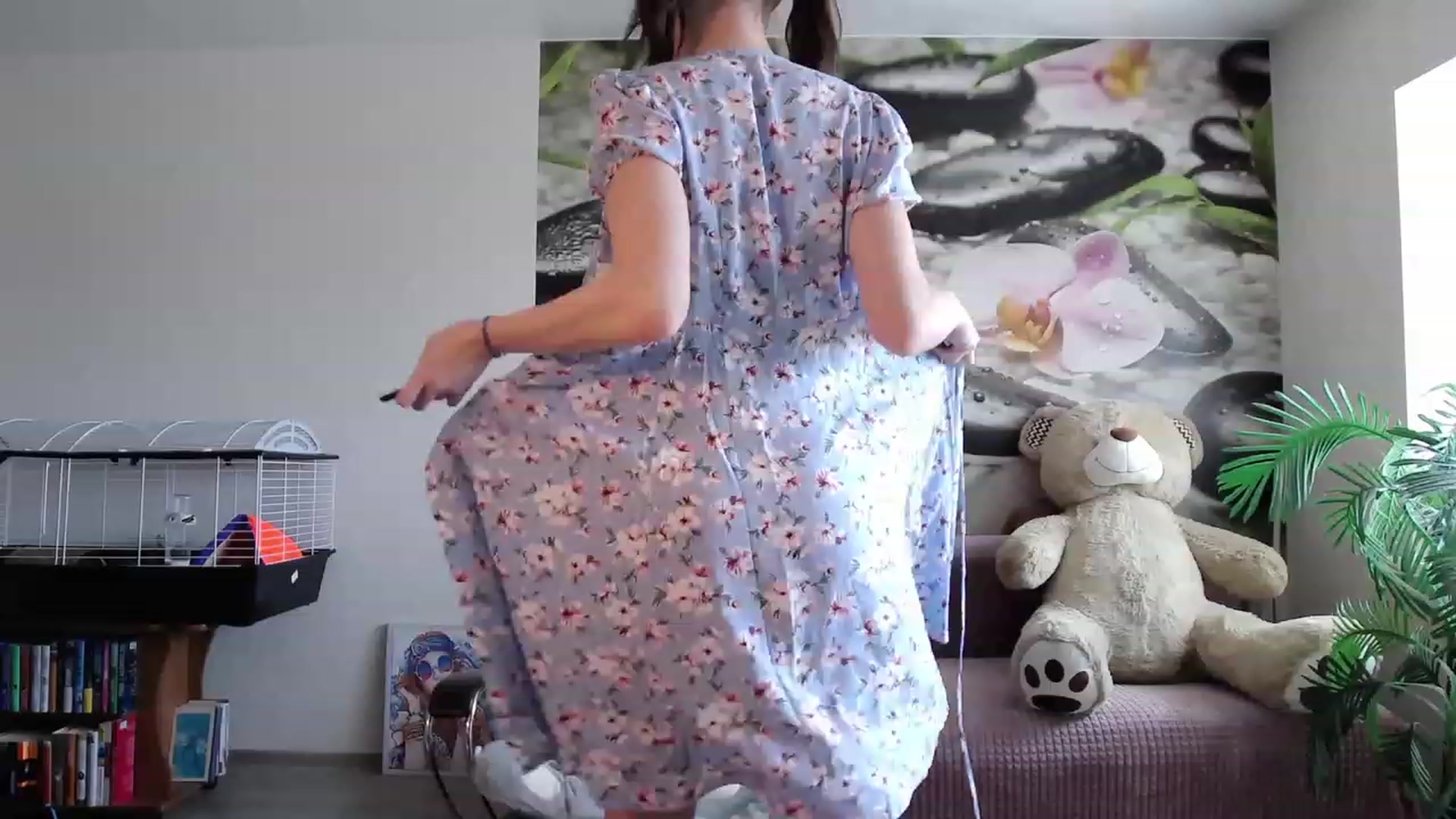 Gallery image thumbnail from HoneyIAmHome's myfreecams stream on, 04/17/2023, 04:37 image 18 of 20