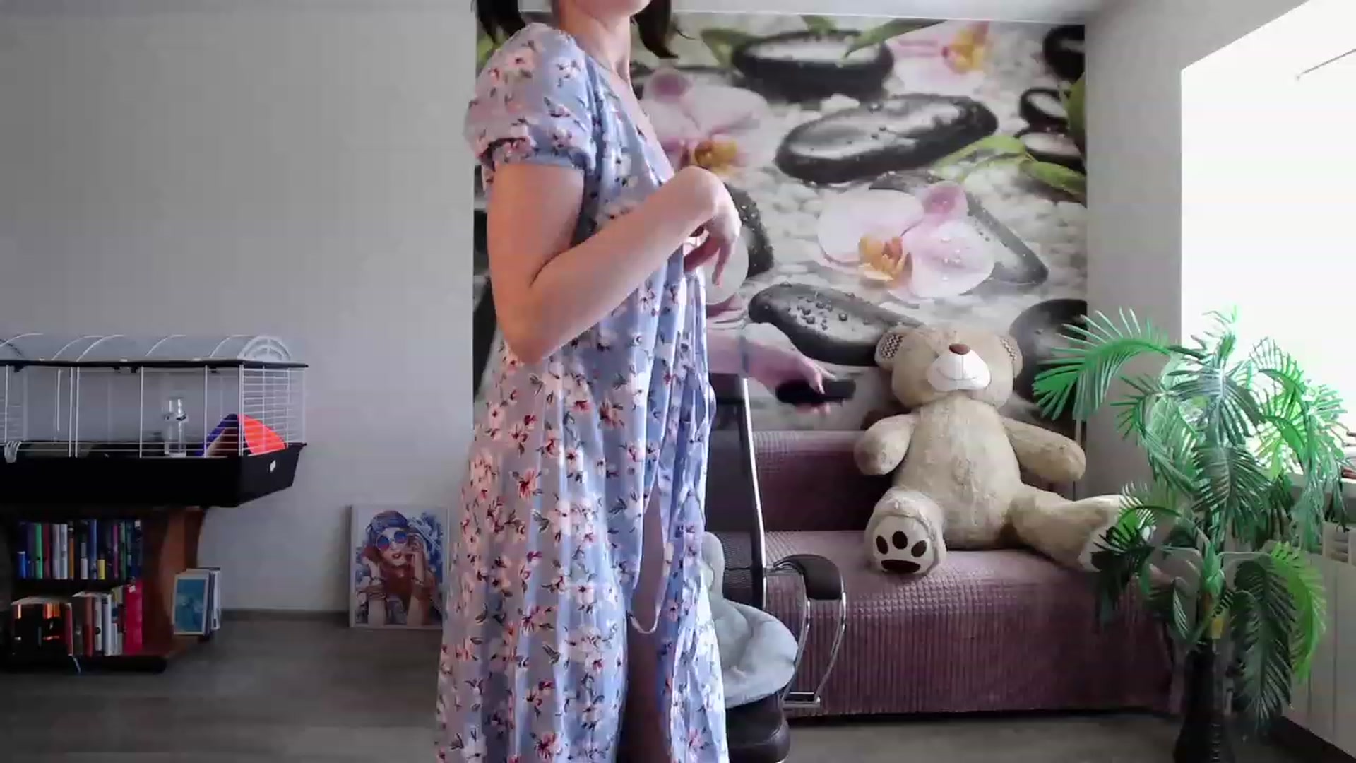 Gallery image thumbnail from HoneyIAmHome's myfreecams stream on, 04/17/2023, 06:15 image 8 of 20