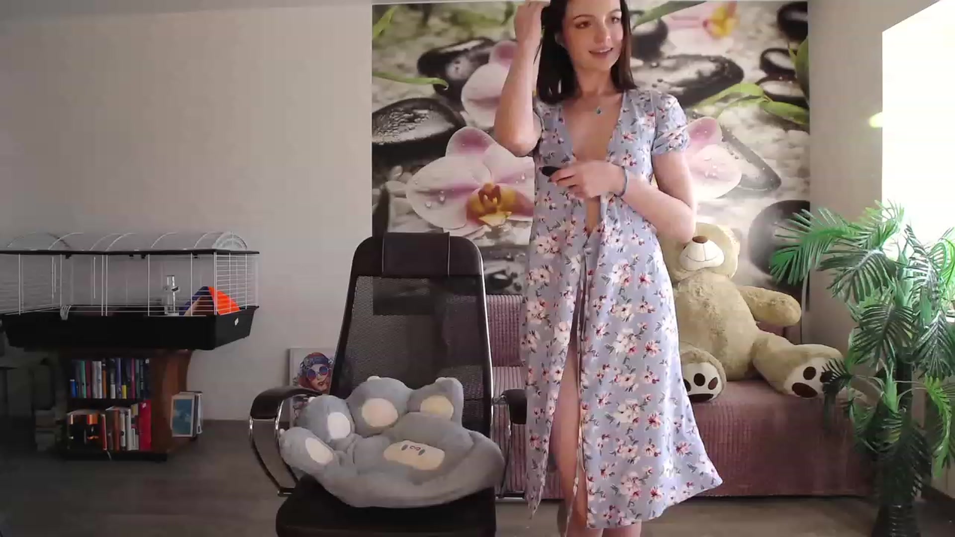 Gallery image thumbnail from HoneyIAmHome's myfreecams stream on, 04/17/2023, 09:46 image 3 of 20