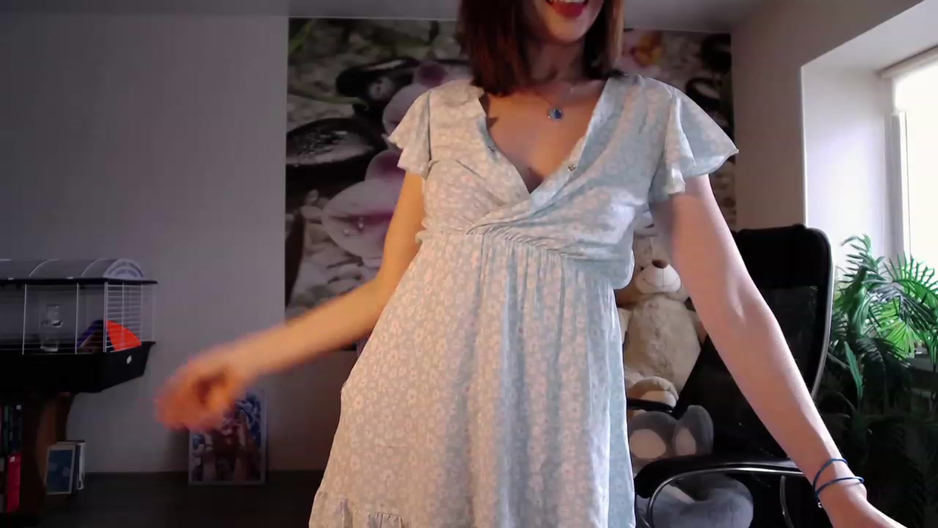 Gallery image thumbnail from HoneyIAmHome's myfreecams stream on, 04/19/2023, 07:30 image 10 of 20