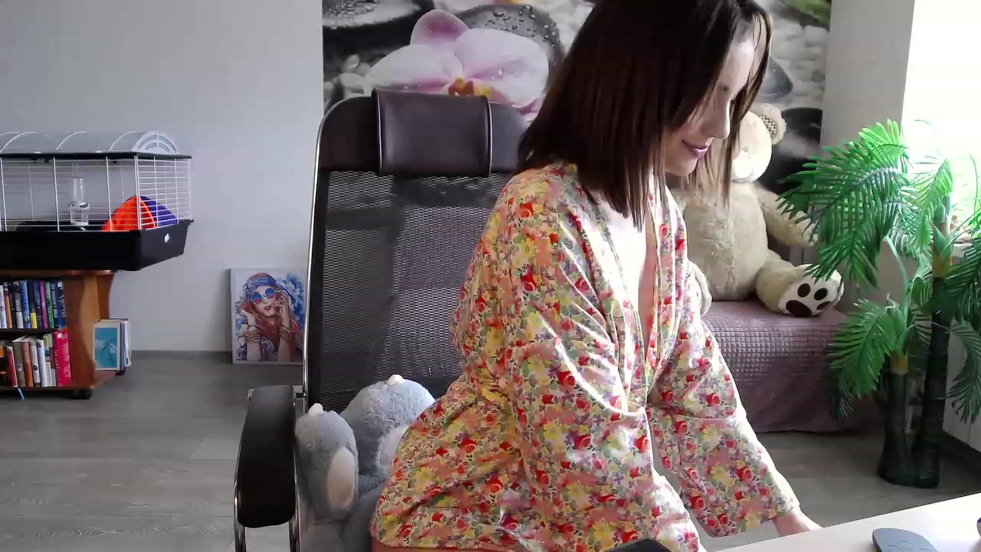 Gallery image thumbnail from HoneyIAmHome's myfreecams stream on, 04/23/2023, 06:18 image 7 of 20
