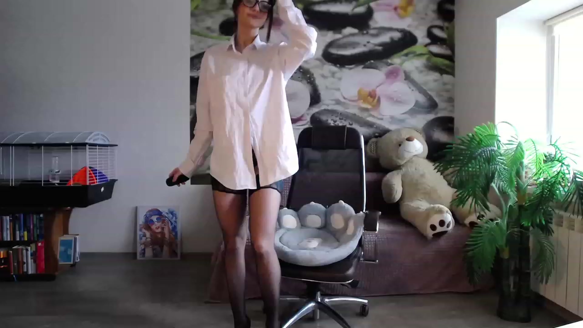 Gallery image thumbnail from HoneyIAmHome's myfreecams stream on, 04/23/2023, 08:17 image 1 of 20