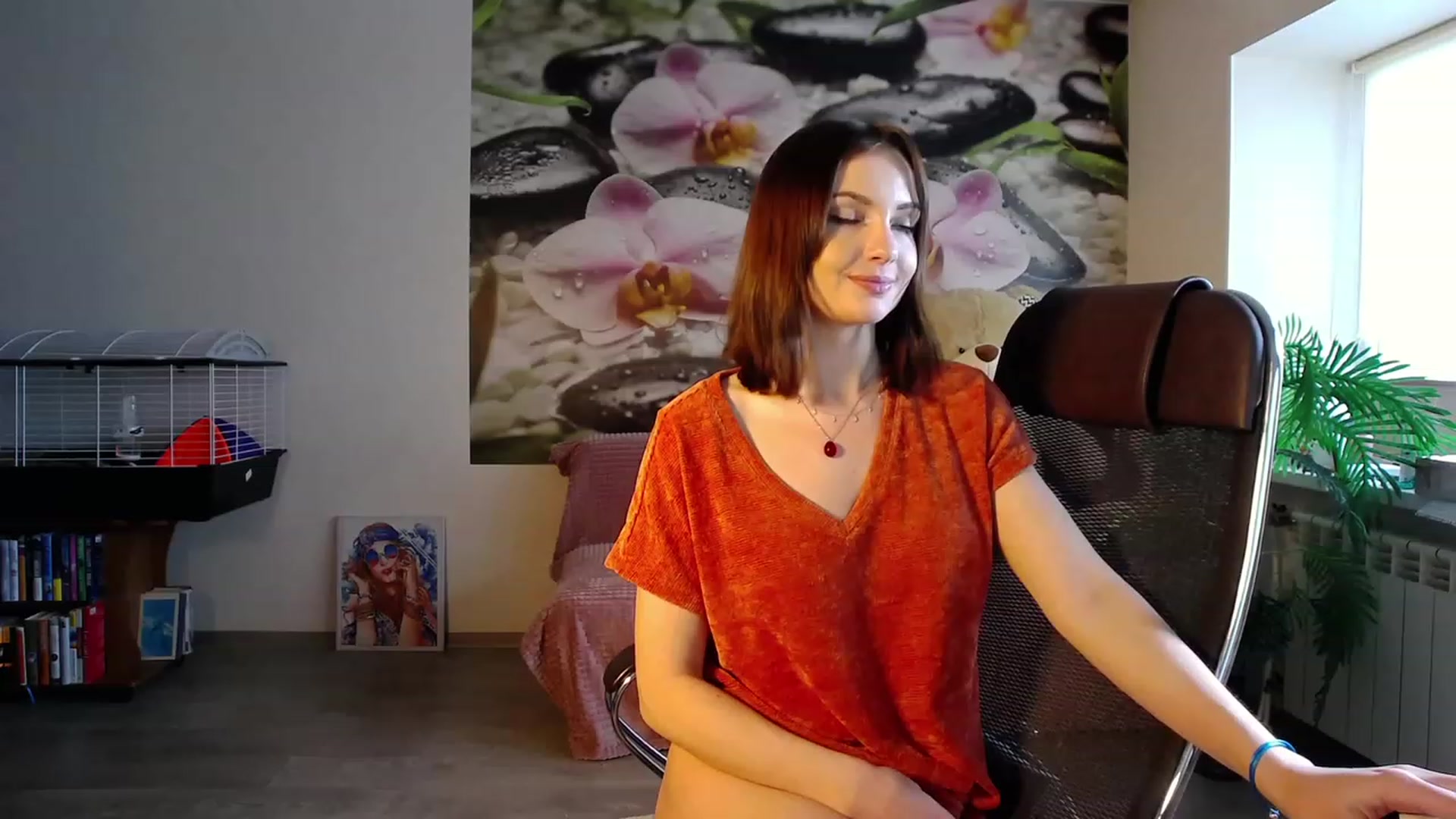 Gallery image thumbnail from HoneyIAmHome's myfreecams stream on, 04/26/2023, 09:25 image 6 of 20