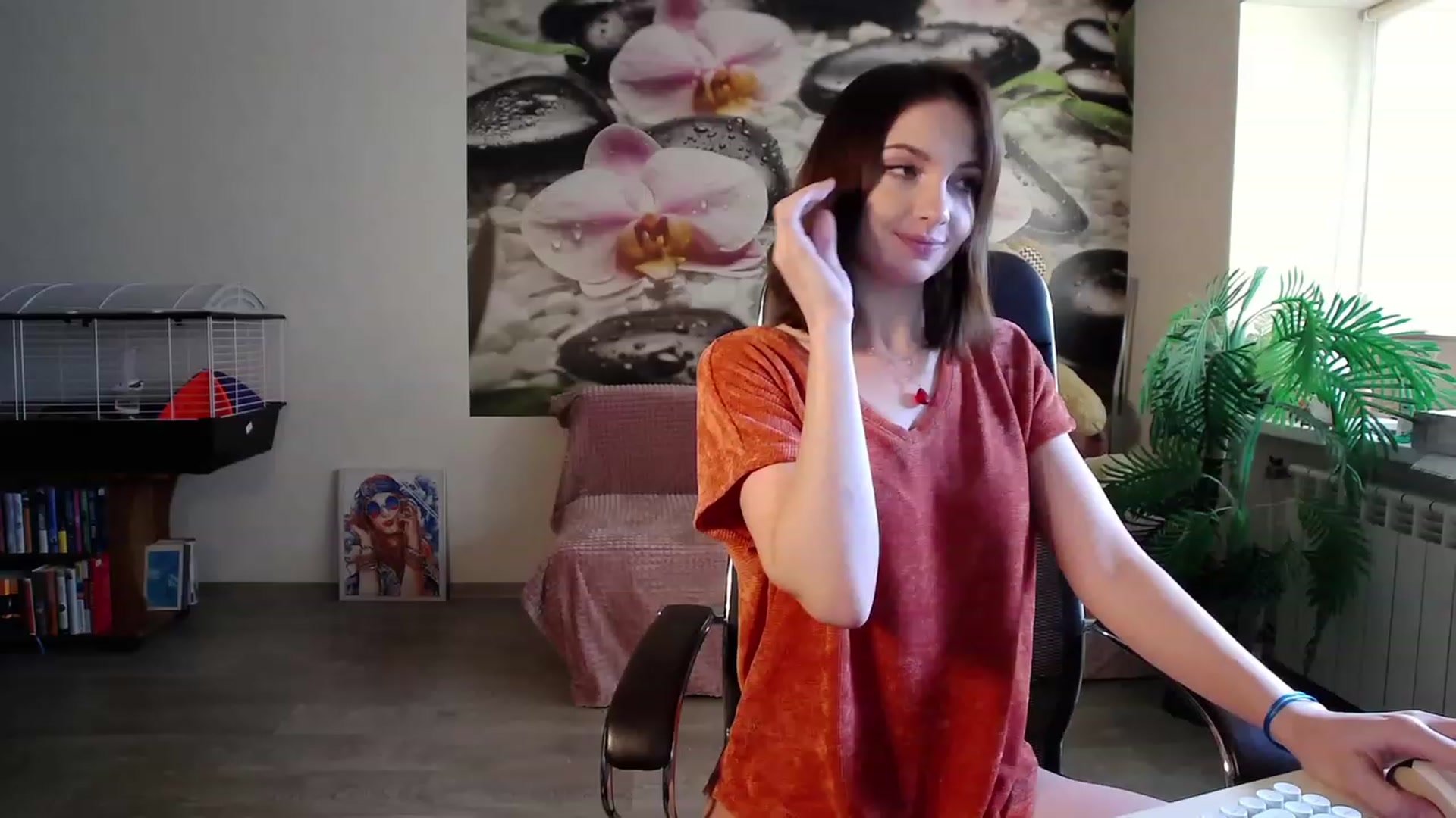 Gallery image thumbnail from HoneyIAmHome's myfreecams stream on, 04/26/2023, 09:25 image 19 of 20