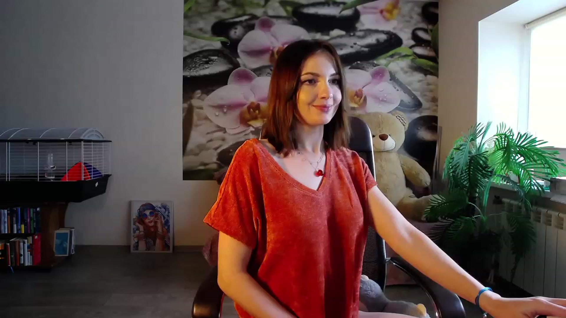 Gallery image thumbnail from HoneyIAmHome's myfreecams stream on, 04/26/2023, 09:25 image 2 of 20