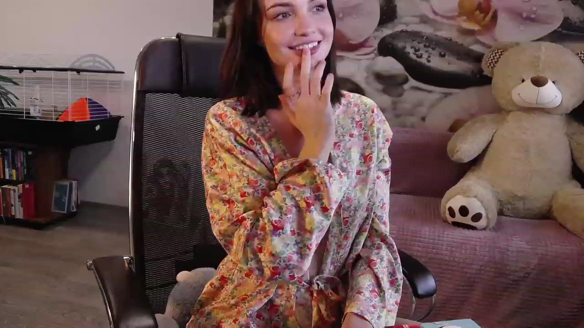 Gallery image thumbnail from HoneyIAmHome's myfreecams stream on, 04/30/2023, 08:05 image 6 of 20