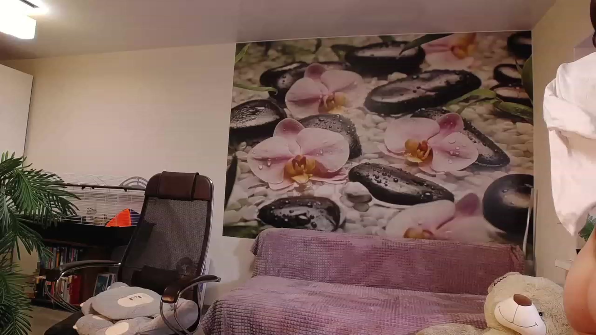 Gallery image thumbnail from HoneyIAmHome's myfreecams stream on, 04/30/2023, 09:45 image 15 of 20