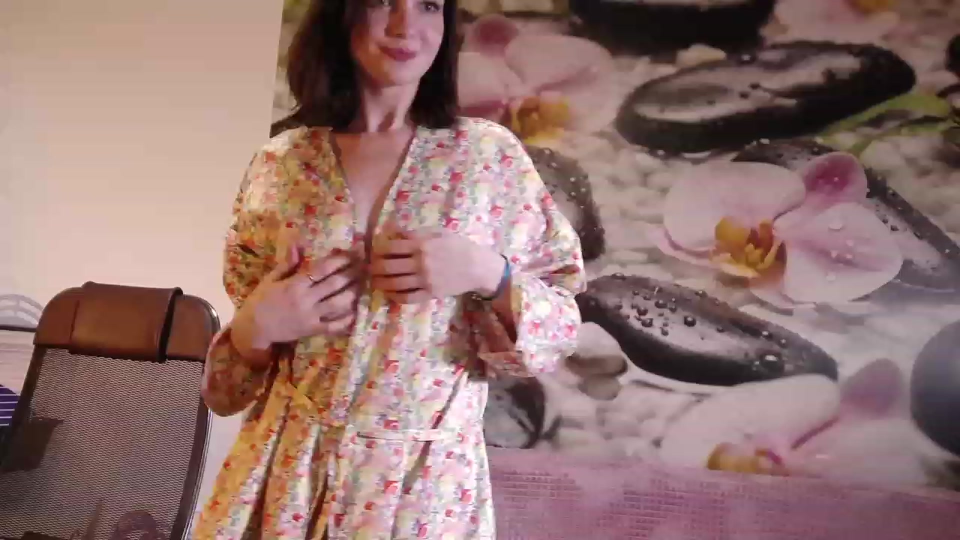 Gallery image thumbnail from HoneyIAmHome's myfreecams stream on, 04/30/2023, 09:45 image 14 of 20