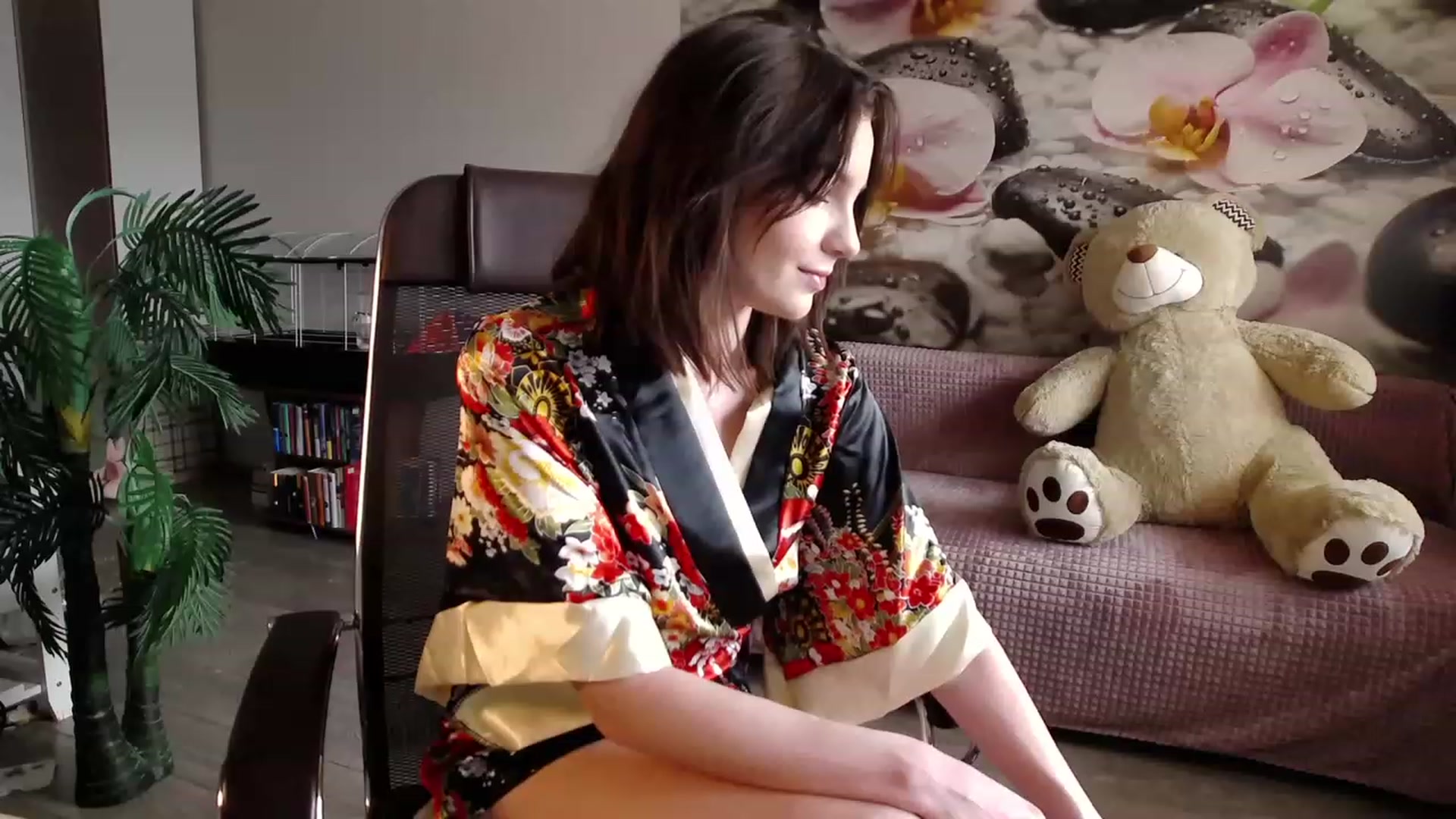 Gallery image thumbnail from HoneyIAmHome's myfreecams stream on, 05/04/2023, 07:48 image 13 of 20