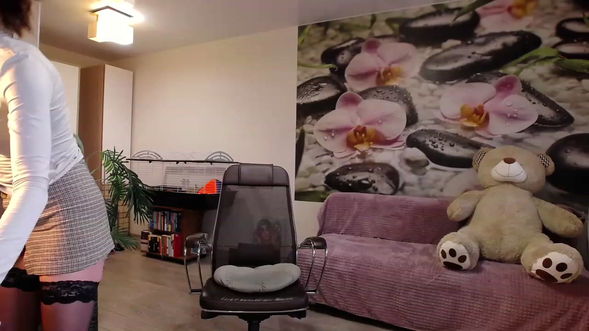 Gallery image thumbnail from HoneyIAmHome's myfreecams stream on, 05/13/2023, 10:15 image 15 of 20
