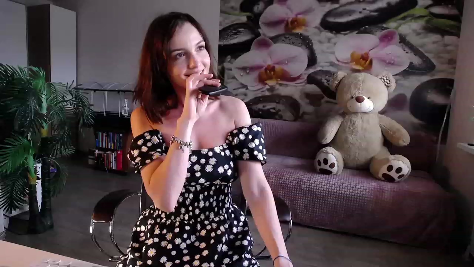 Gallery image thumbnail from HoneyIAmHome's myfreecams stream on, 05/15/2023, 07:21 image 18 of 20