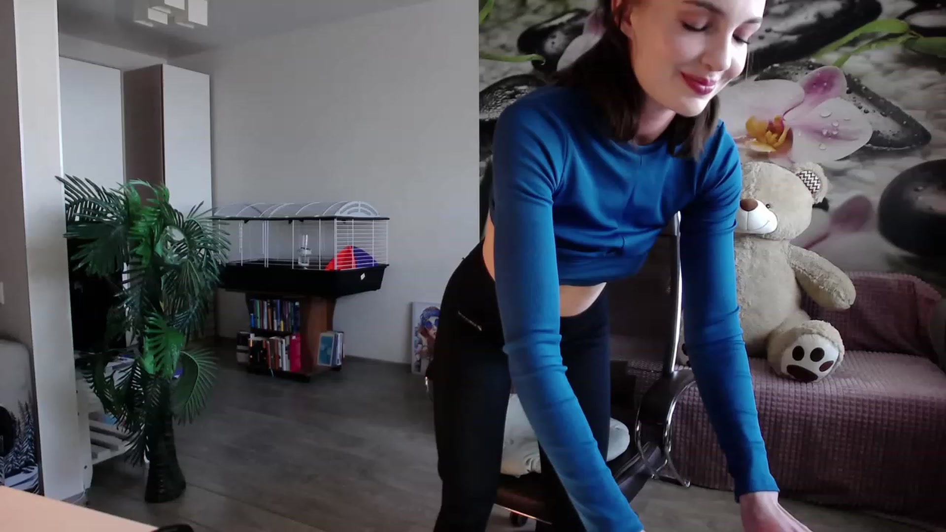 Gallery image thumbnail from HoneyIAmHome's myfreecams stream on, 05/17/2023, 07:04 image 2 of 20