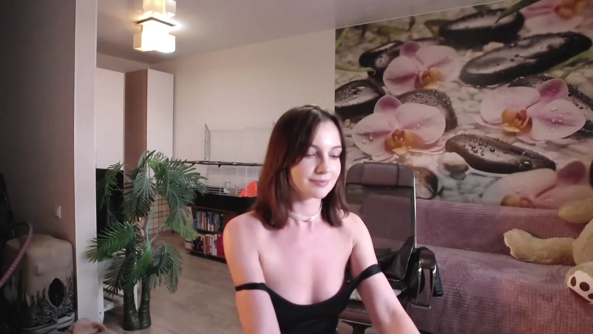 Gallery image thumbnail from HoneyIAmHome's myfreecams stream on, 05/21/2023, 09:25 image 4 of 20