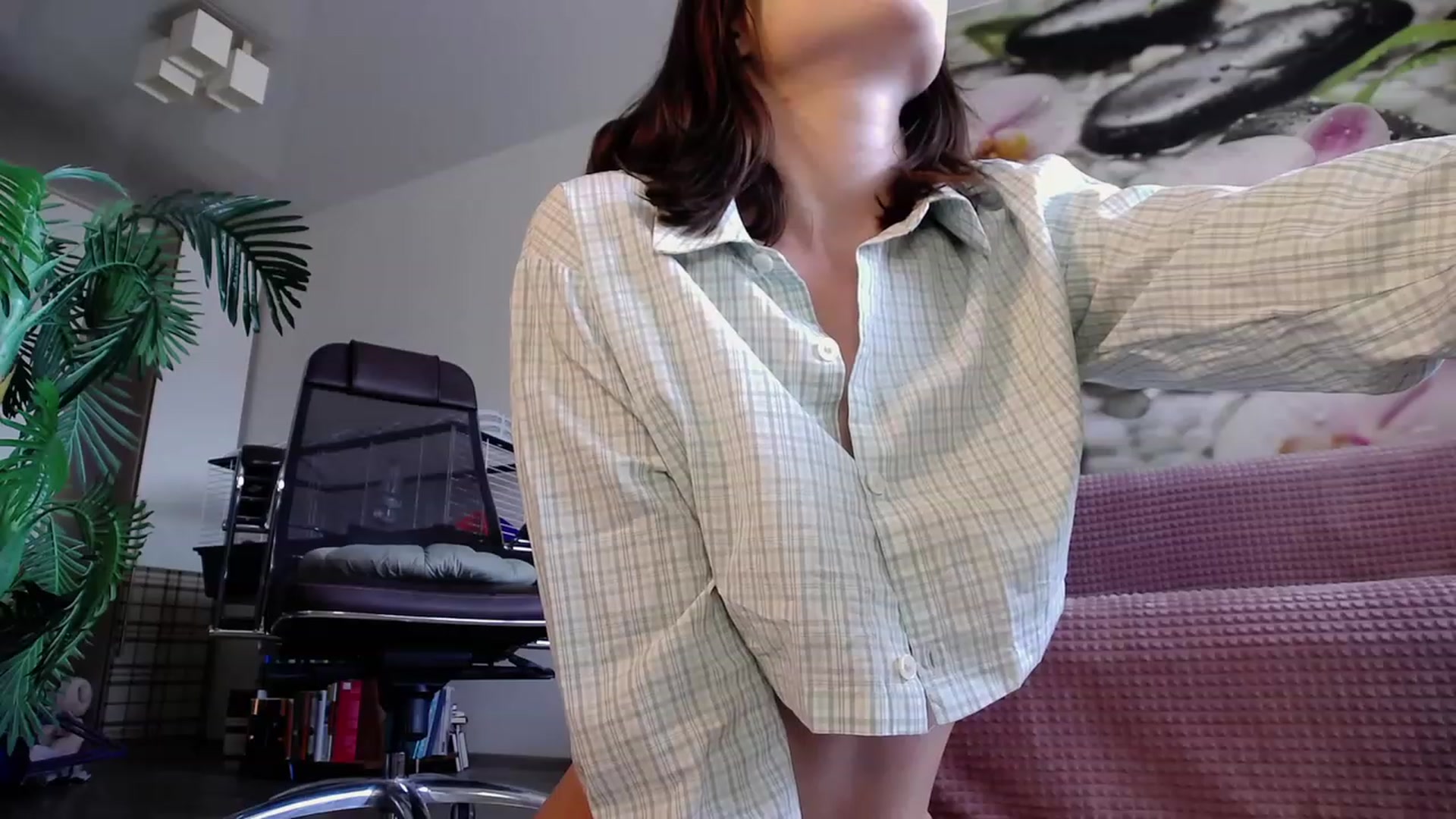Gallery image thumbnail from HoneyIAmHome's myfreecams stream on, 05/22/2023, 08:24 image 6 of 20