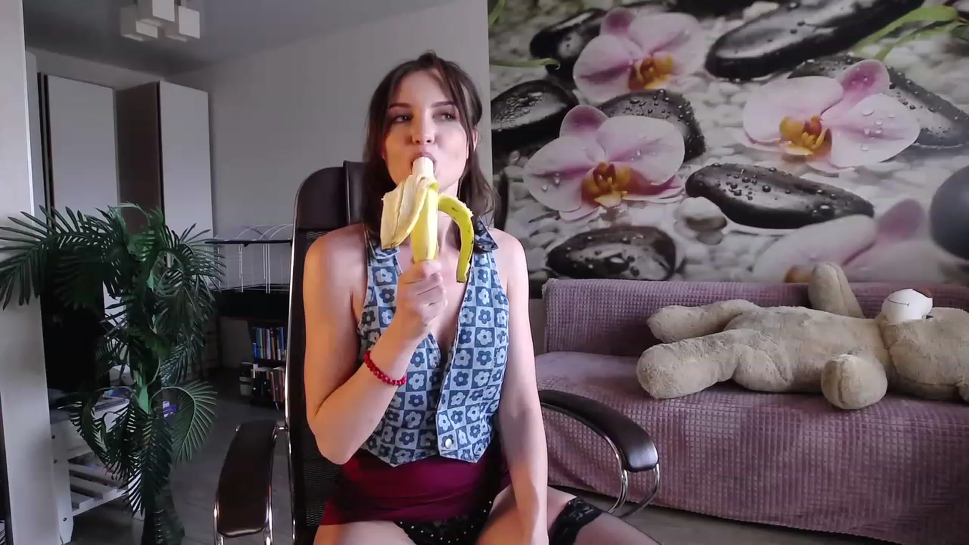 Gallery image thumbnail from HoneyIAmHome's myfreecams stream on, 05/24/2023, 07:30 image 3 of 20