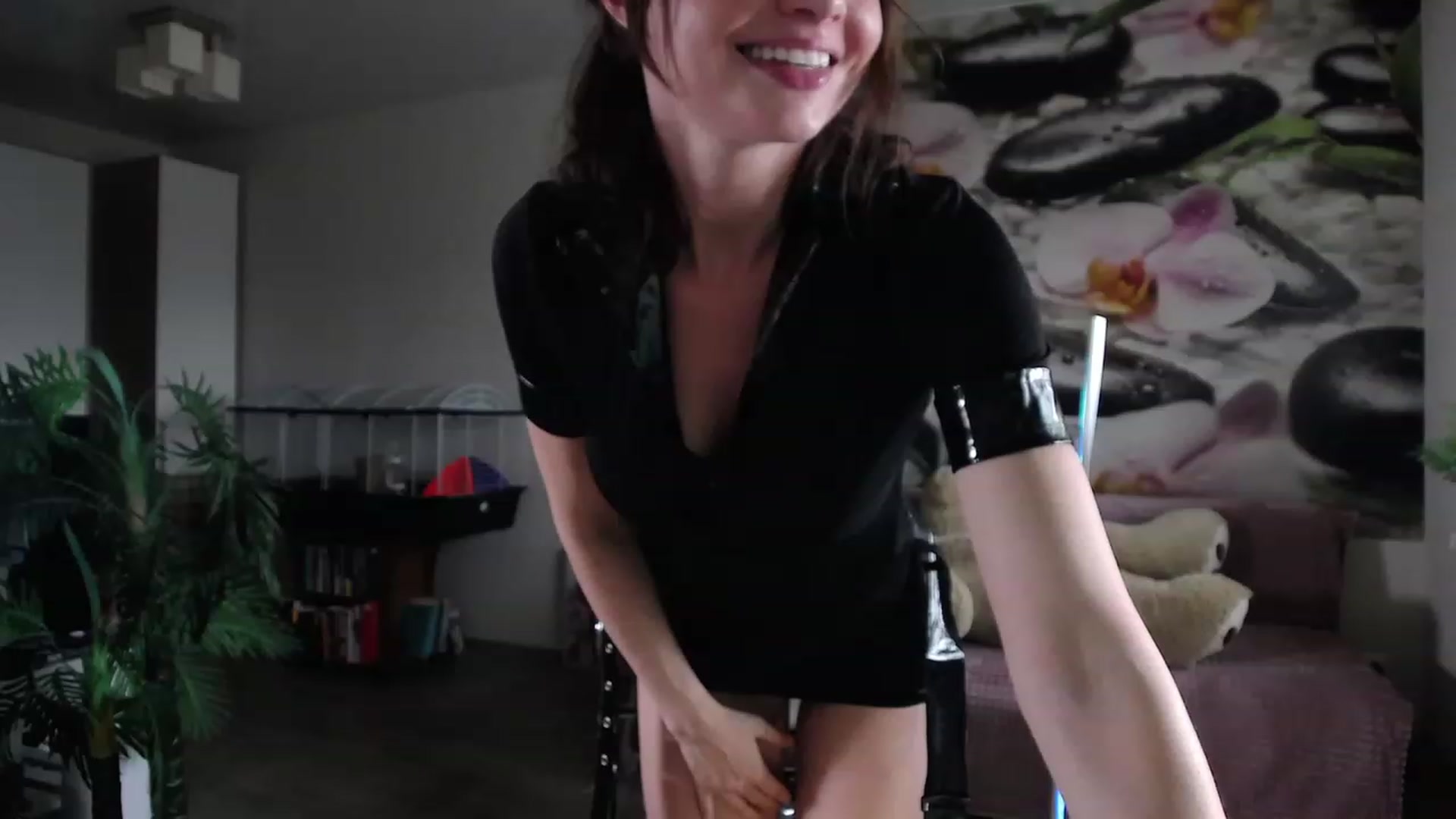 Gallery image thumbnail from HoneyIAmHome's myfreecams stream on, 05/31/2023, 05:44 image 12 of 20