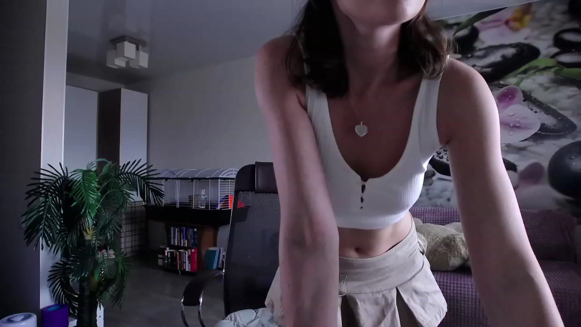 Gallery image thumbnail from HoneyIAmHome's myfreecams stream on, 06/01/2023, 07:06 image 4 of 20