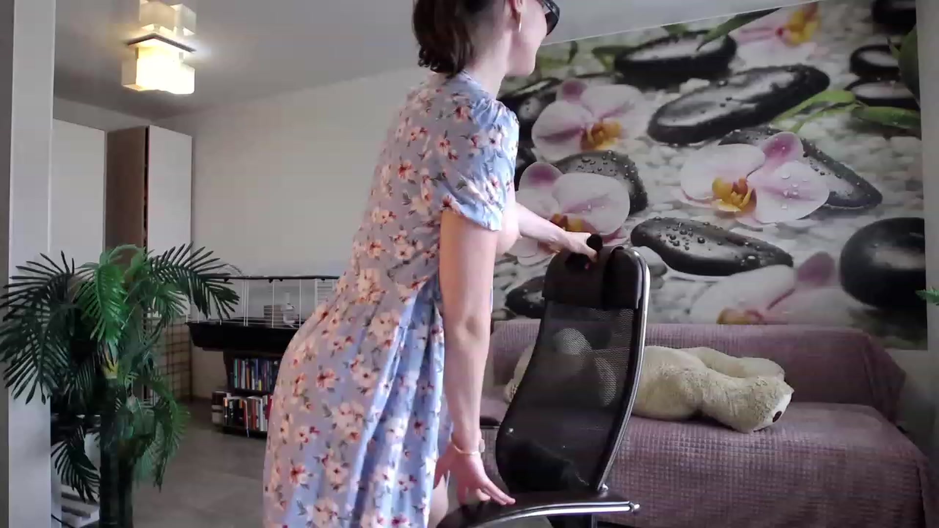 Gallery image thumbnail from HoneyIAmHome's myfreecams stream on, 06/03/2023, 07:37 image 7 of 20