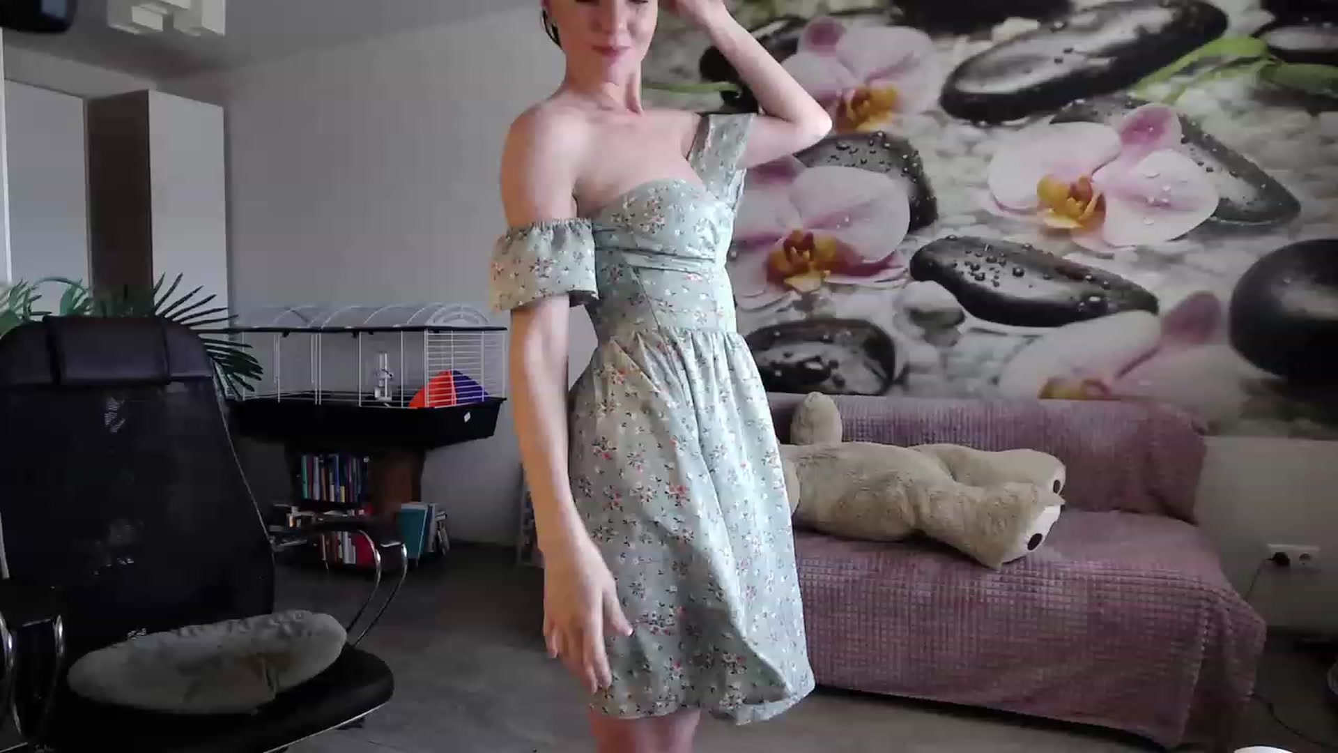 Gallery image thumbnail from HoneyIAmHome's myfreecams stream on, 06/05/2023, 07:24 image 15 of 20