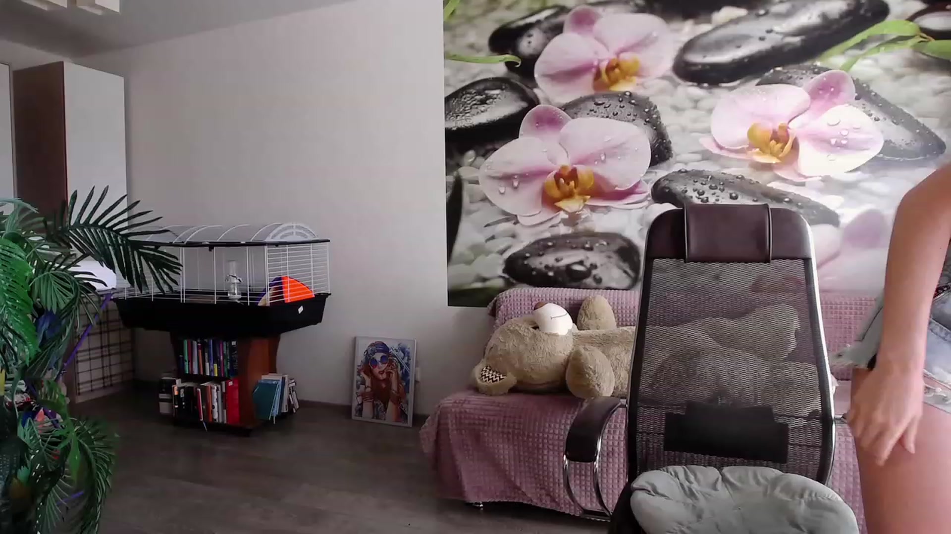 Gallery image thumbnail from HoneyIAmHome's myfreecams stream on, 06/10/2023, 09:19 image 14 of 20