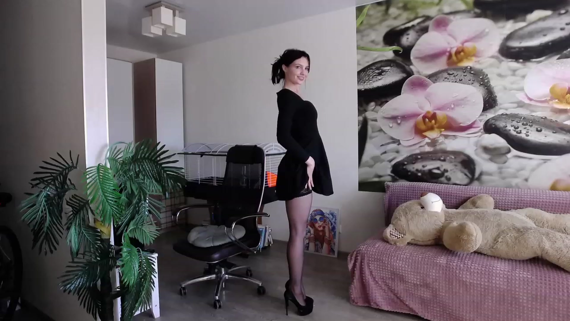 Gallery image thumbnail from HoneyIAmHome's myfreecams stream on, 06/15/2023, 08:14 image 15 of 20