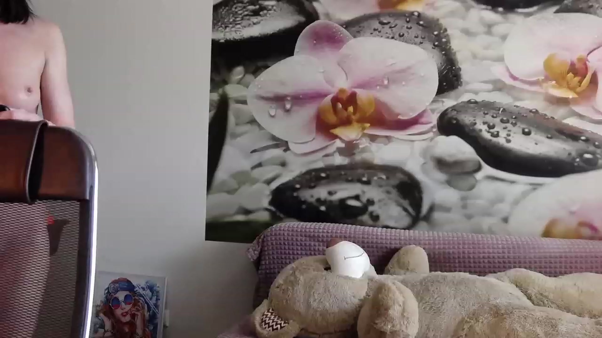 Gallery image thumbnail from HoneyIAmHome's myfreecams stream on, 06/18/2023, 08:21 image 7 of 20