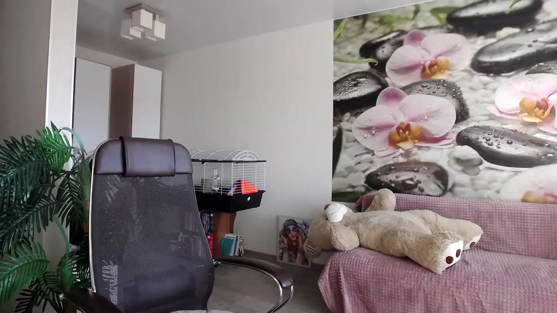 Gallery image thumbnail from HoneyIAmHome's myfreecams stream on, 06/19/2023, 09:18 image 10 of 20