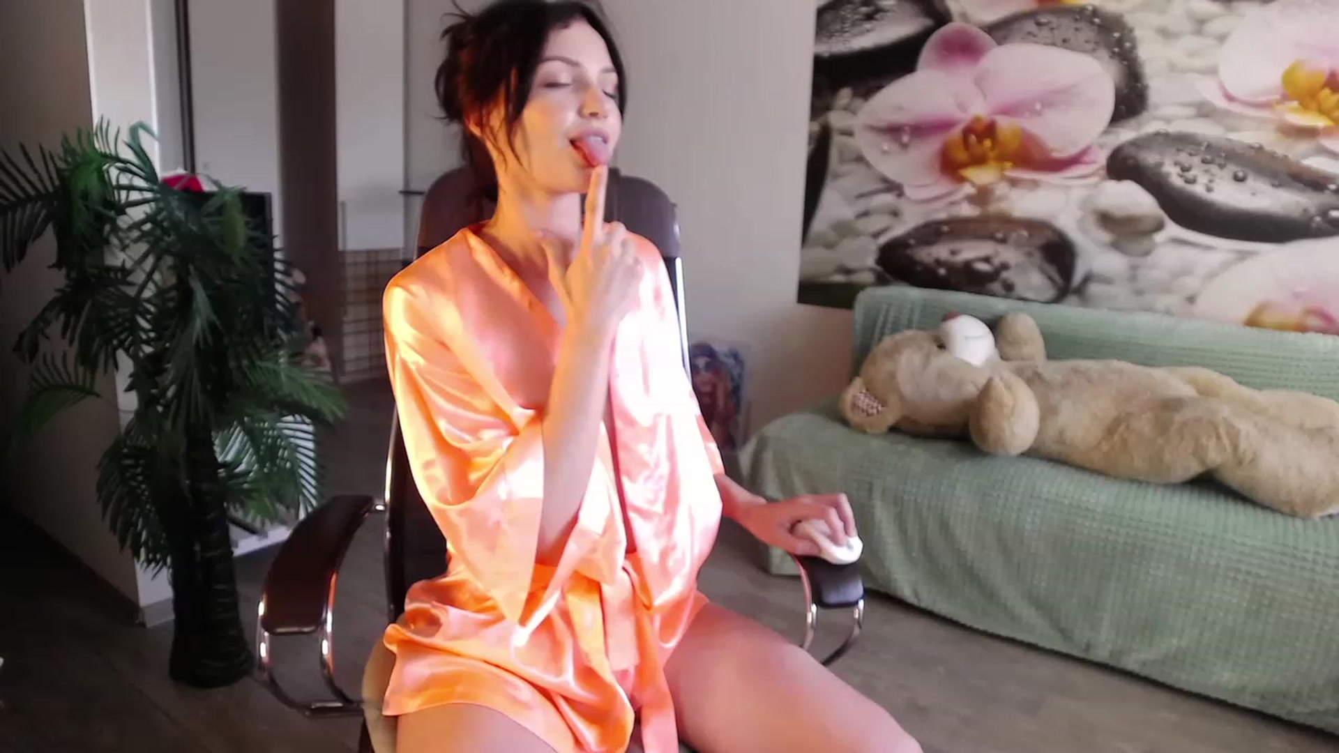 Gallery image thumbnail from HoneyIAmHome's myfreecams stream on, 06/29/2023, 08:41 image 19 of 20