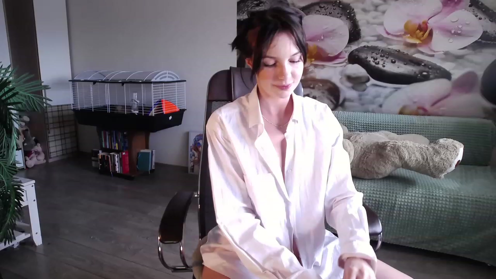 Gallery image thumbnail from HoneyIAmHome's myfreecams stream on, 07/03/2023, 08:54 image 8 of 20