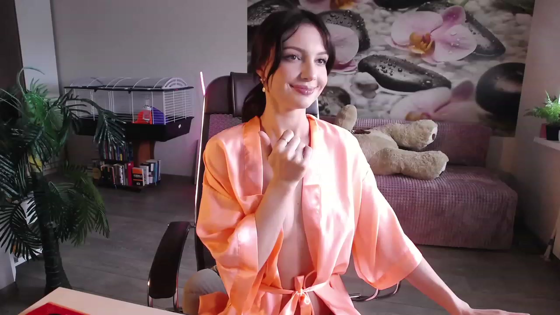 Gallery image thumbnail from HoneyIAmHome's myfreecams stream on, 07/12/2023, 05:59 image 4 of 20