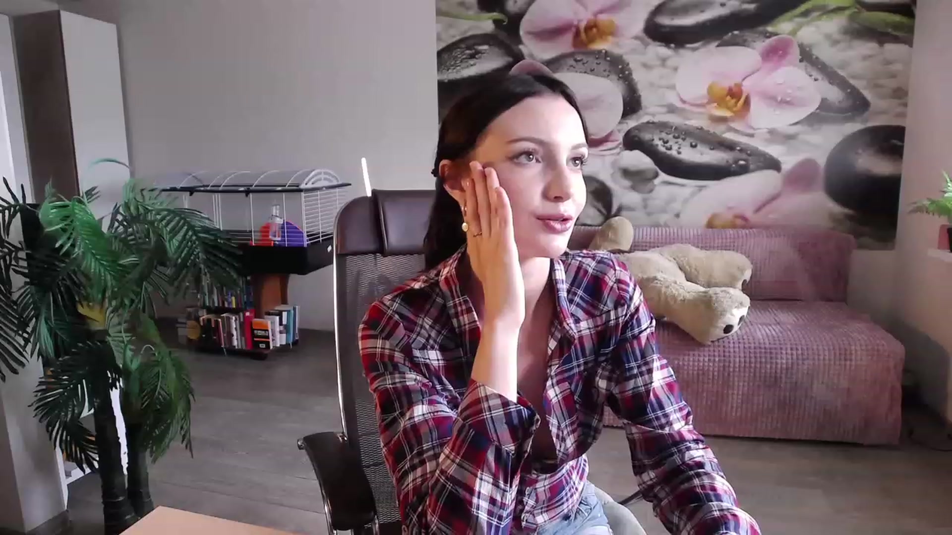 Gallery image thumbnail from HoneyIAmHome's myfreecams stream on, 07/12/2023, 07:48 image 19 of 20
