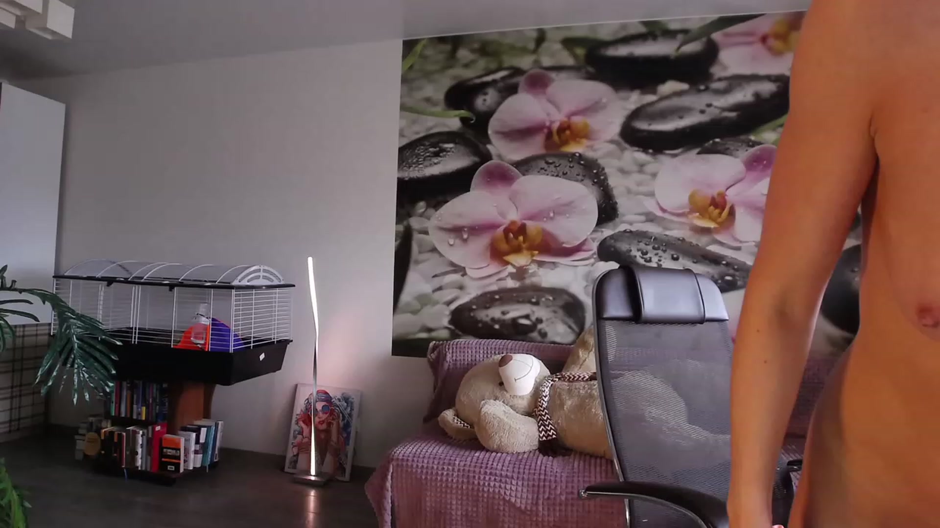 Gallery image thumbnail from HoneyIAmHome's myfreecams stream on, 07/12/2023, 07:48 image 4 of 20