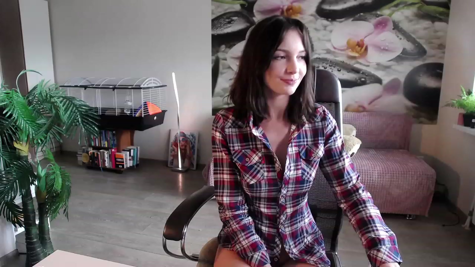 Gallery image thumbnail from HoneyIAmHome's myfreecams stream on, 07/13/2023, 07:32 image 7 of 20