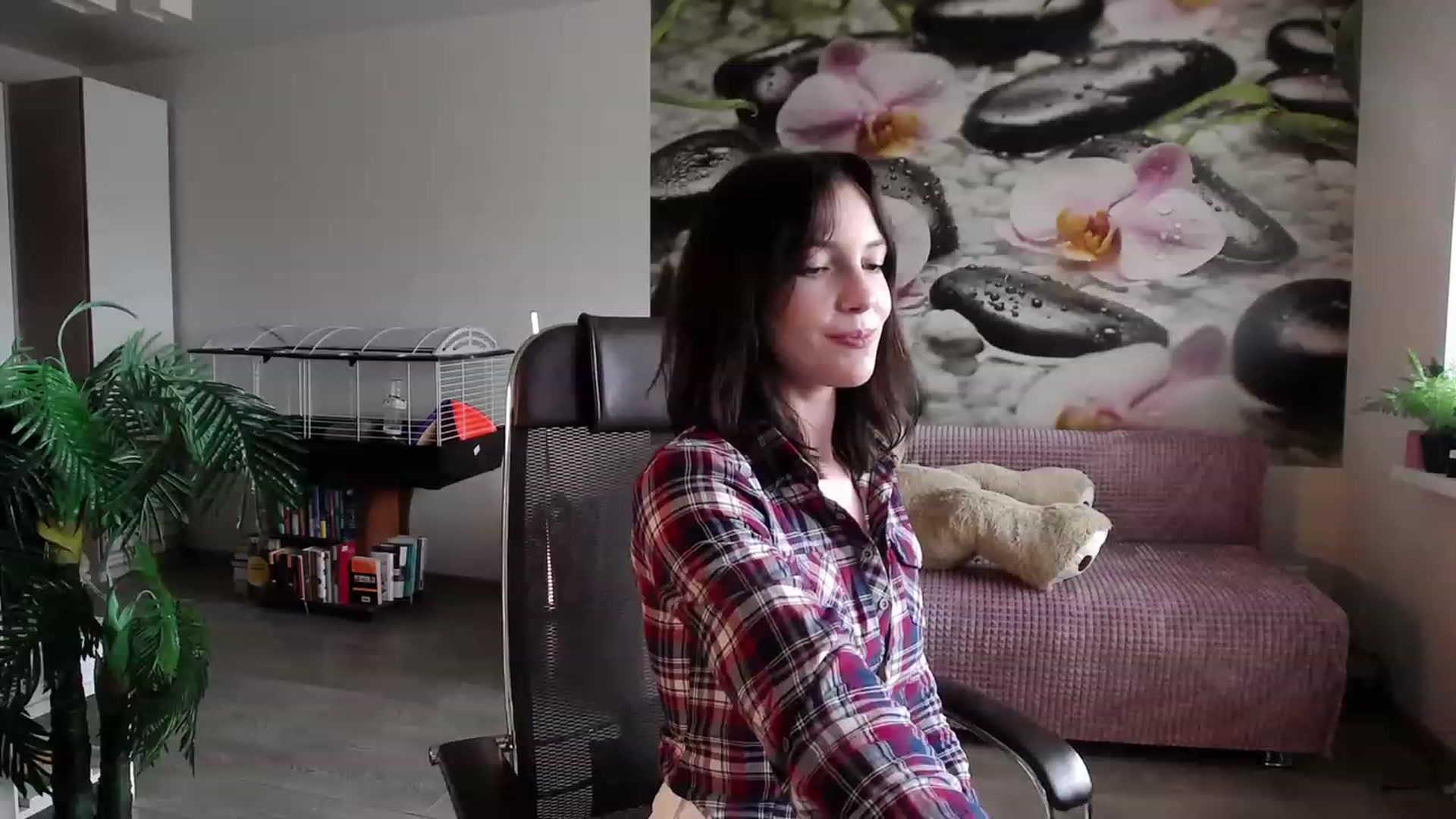 Gallery image thumbnail from HoneyIAmHome's myfreecams stream on, 07/13/2023, 07:32 image 15 of 20