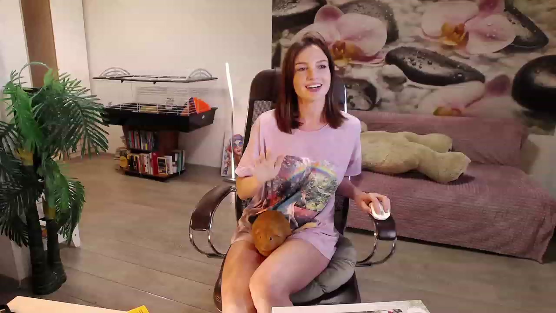 Gallery image thumbnail from HoneyIAmHome's myfreecams stream on, 07/15/2023, 10:57 image 7 of 20
