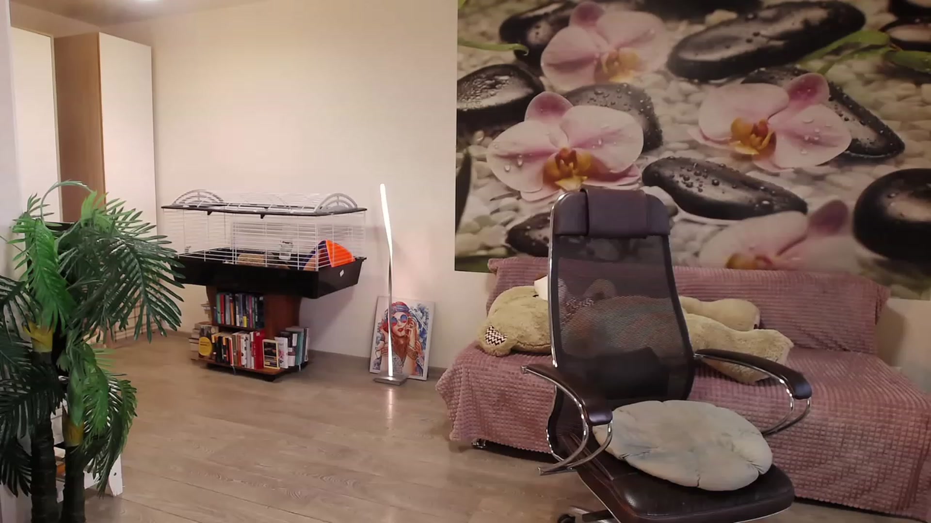 Gallery image thumbnail from HoneyIAmHome's myfreecams stream on, 07/15/2023, 10:57 image 6 of 20