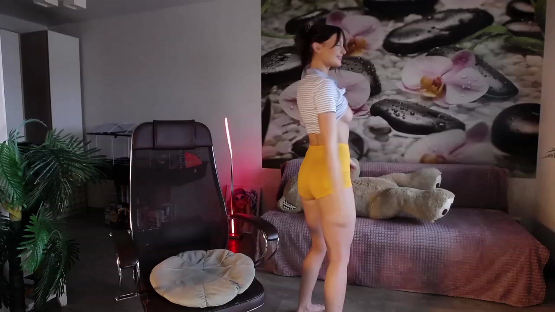 Gallery image thumbnail from HoneyIAmHome's myfreecams stream on, 07/16/2023, 07:30 image 4 of 20